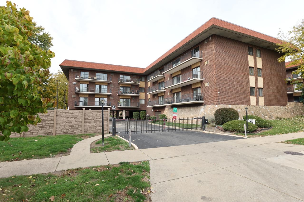 9540 Mayfield Ave. #303S, Oak Lawn, IL 60453