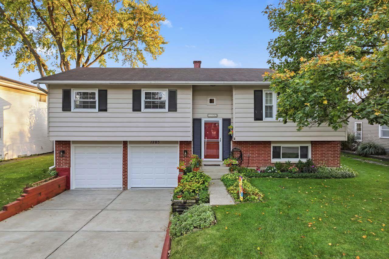 1205 E Ironwood Dr., Mount Prospect, IL 60056