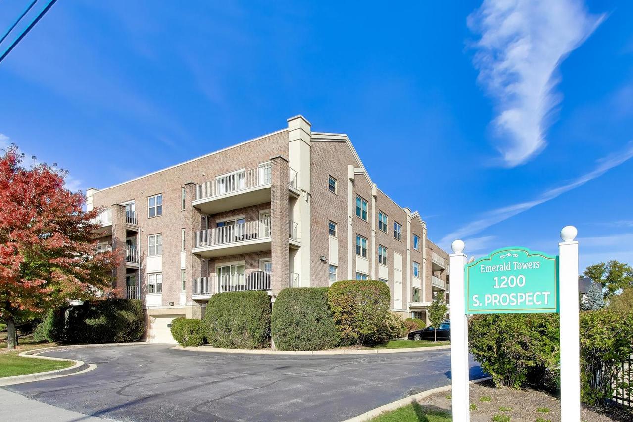 1200 S Prospect Ave. #302, Elmhurst, IL 60126