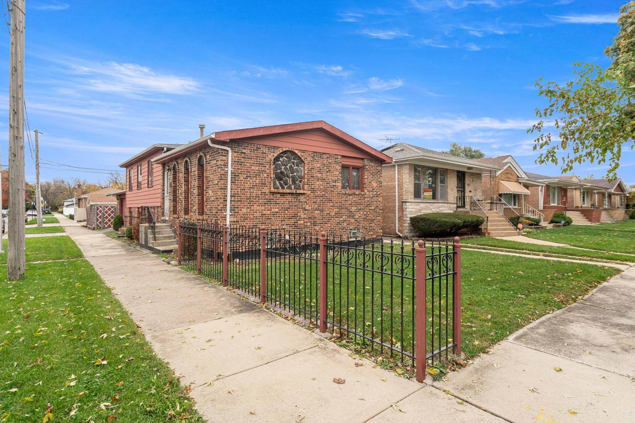 2325 W 81st St., Chicago, IL 60620