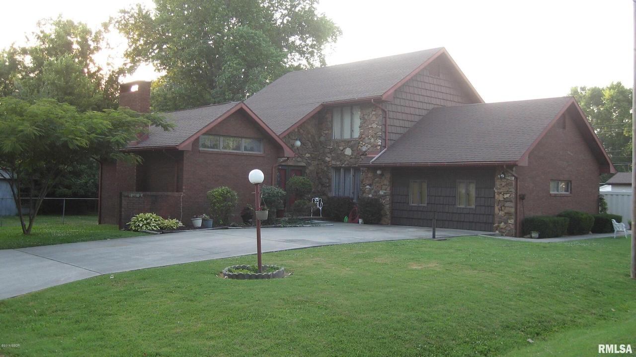 23 N Howell St., Duquoin, IL 62832