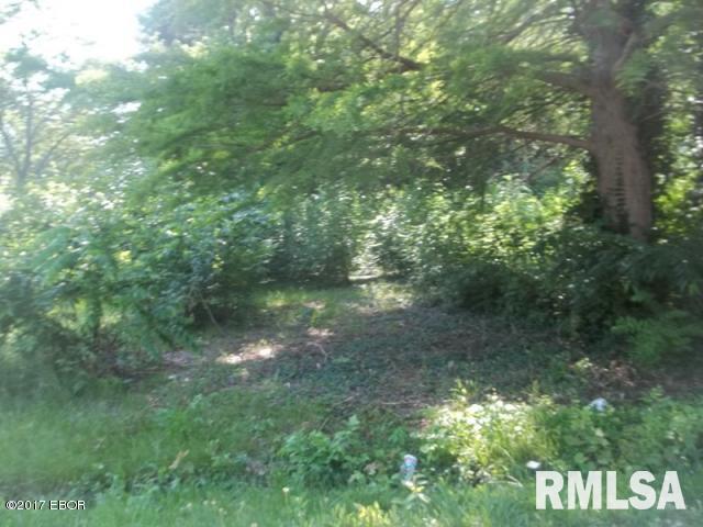 910 N Commercial St., Benton, IL 62812