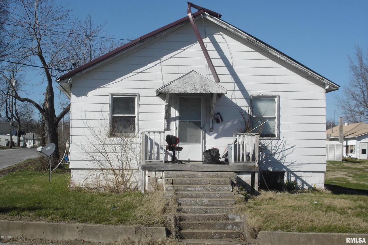 1201 E Main St., Benton, IL 62812