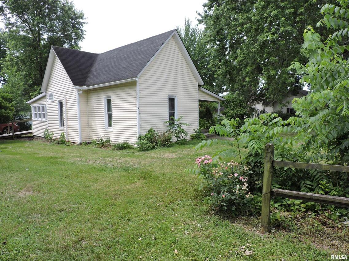 415 California St., Carterville, IL 62918