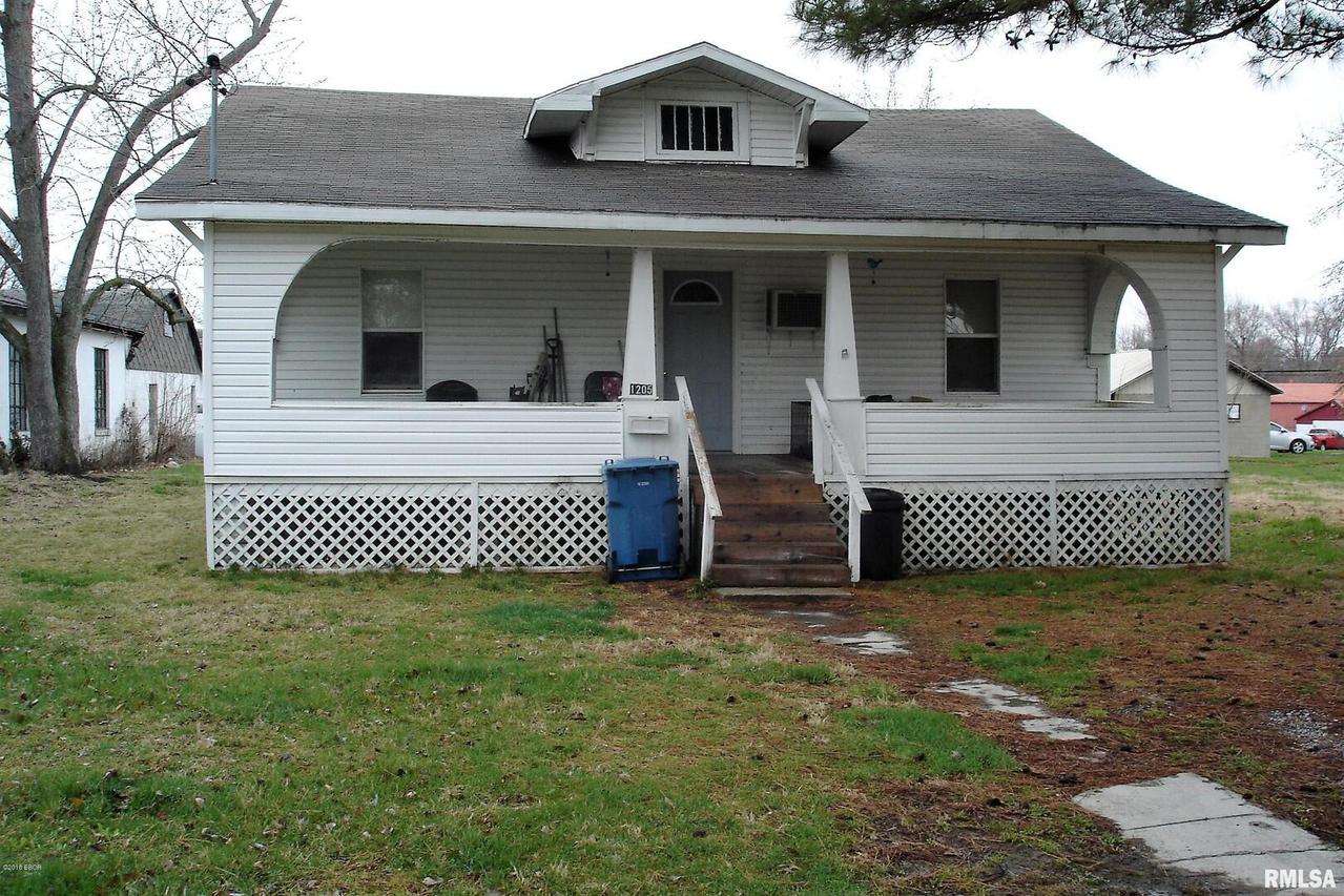 1205 E Webster St., Benton, IL 62812