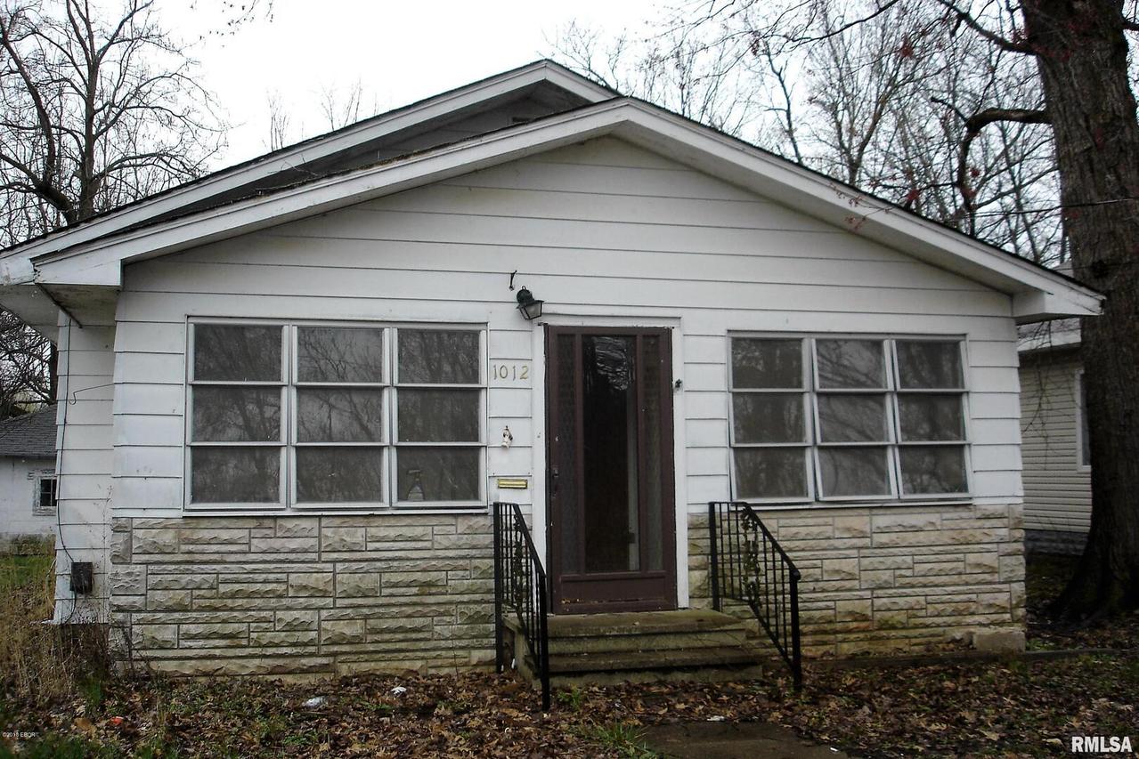 1012 E Webster St., Benton, IL 62812