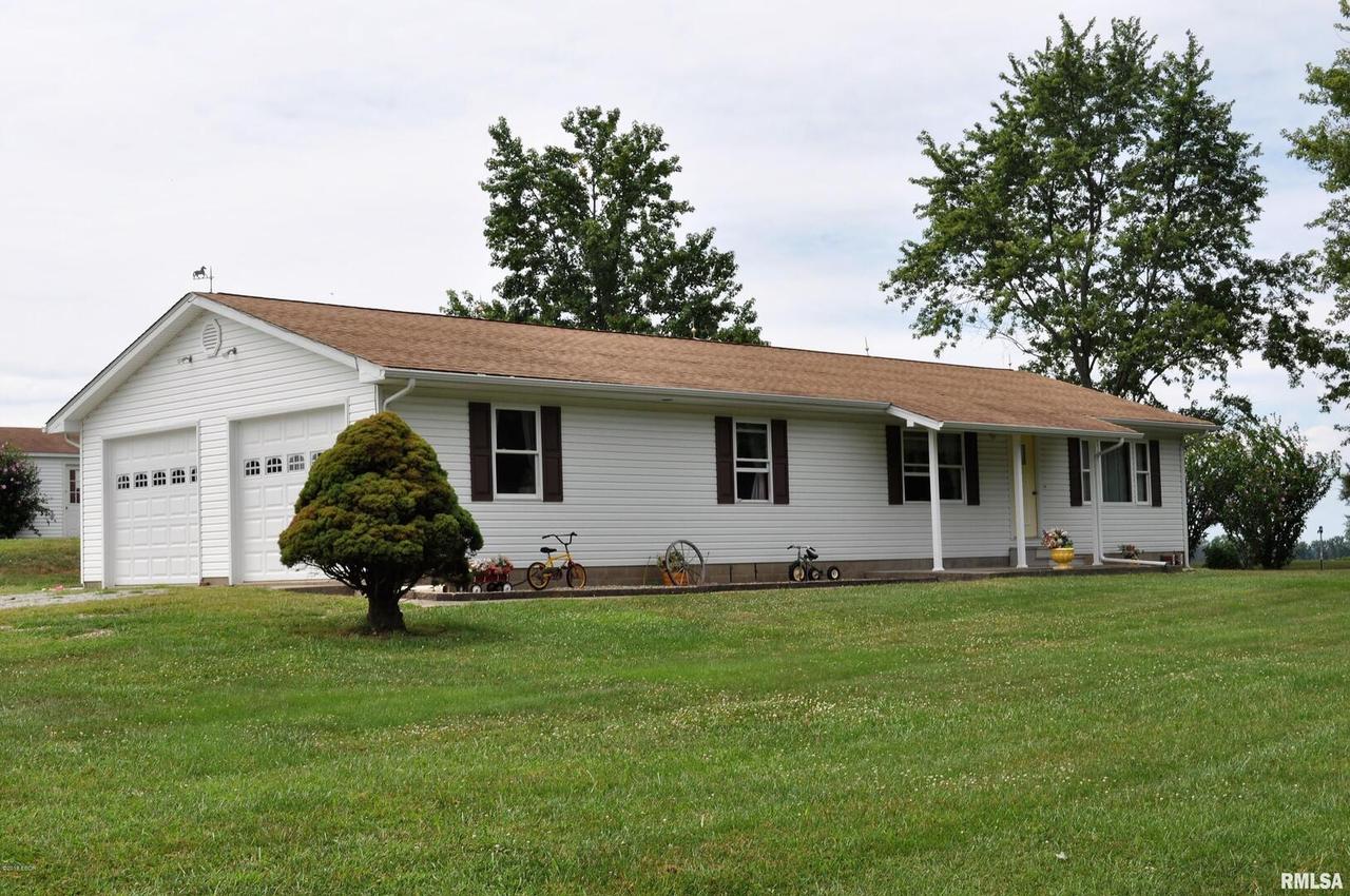 11965 E County Road 200, Mcleansboro, IL 62859