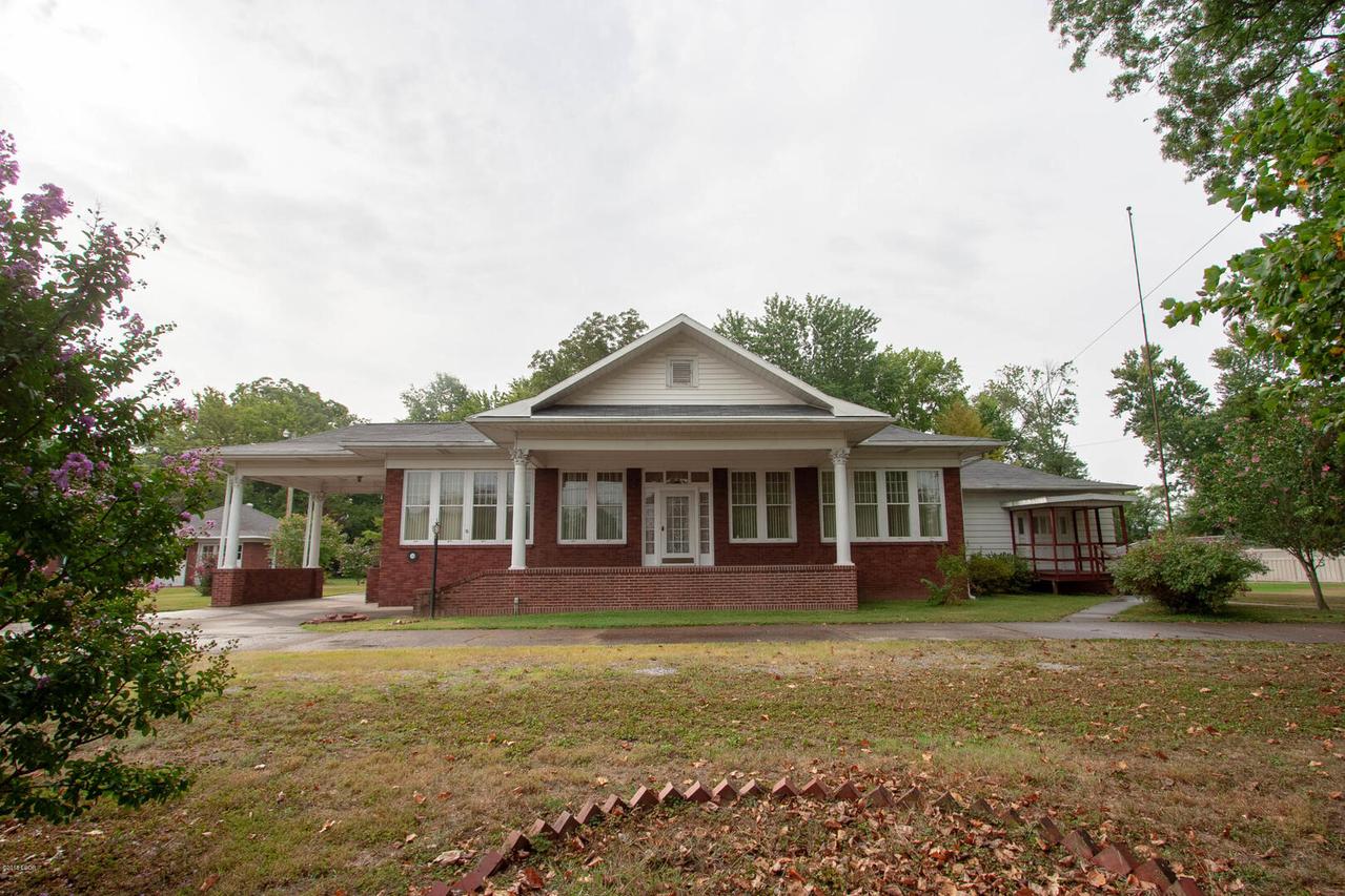 801 W Main St., Carmi, IL 62821