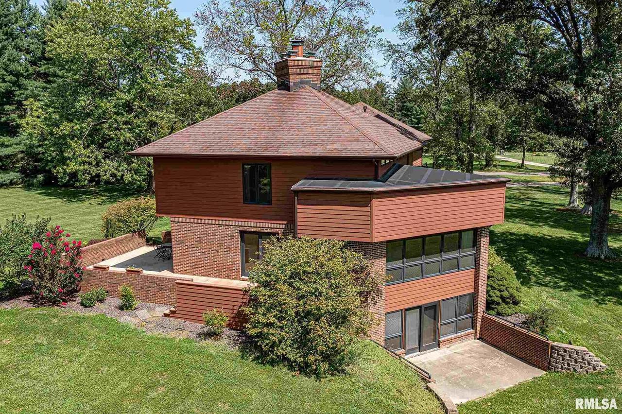 3037 Hillcrest Dr., Salem, IL 62881