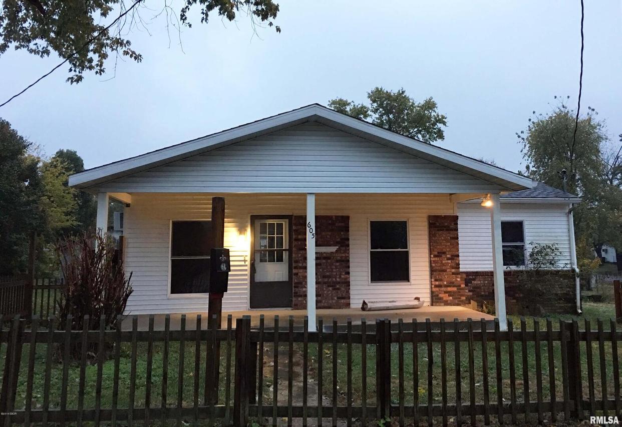 605 Pear St., Carterville, IL 62918