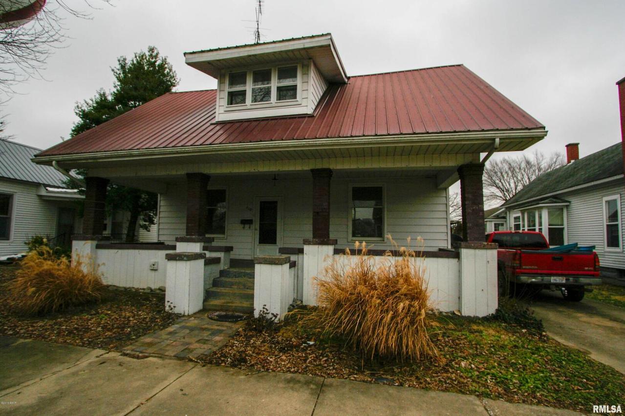 410 1st St., Carmi, IL 62821
