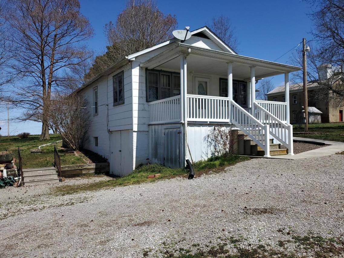 13037 Walnut St., Campbell Hill, IL 62916
