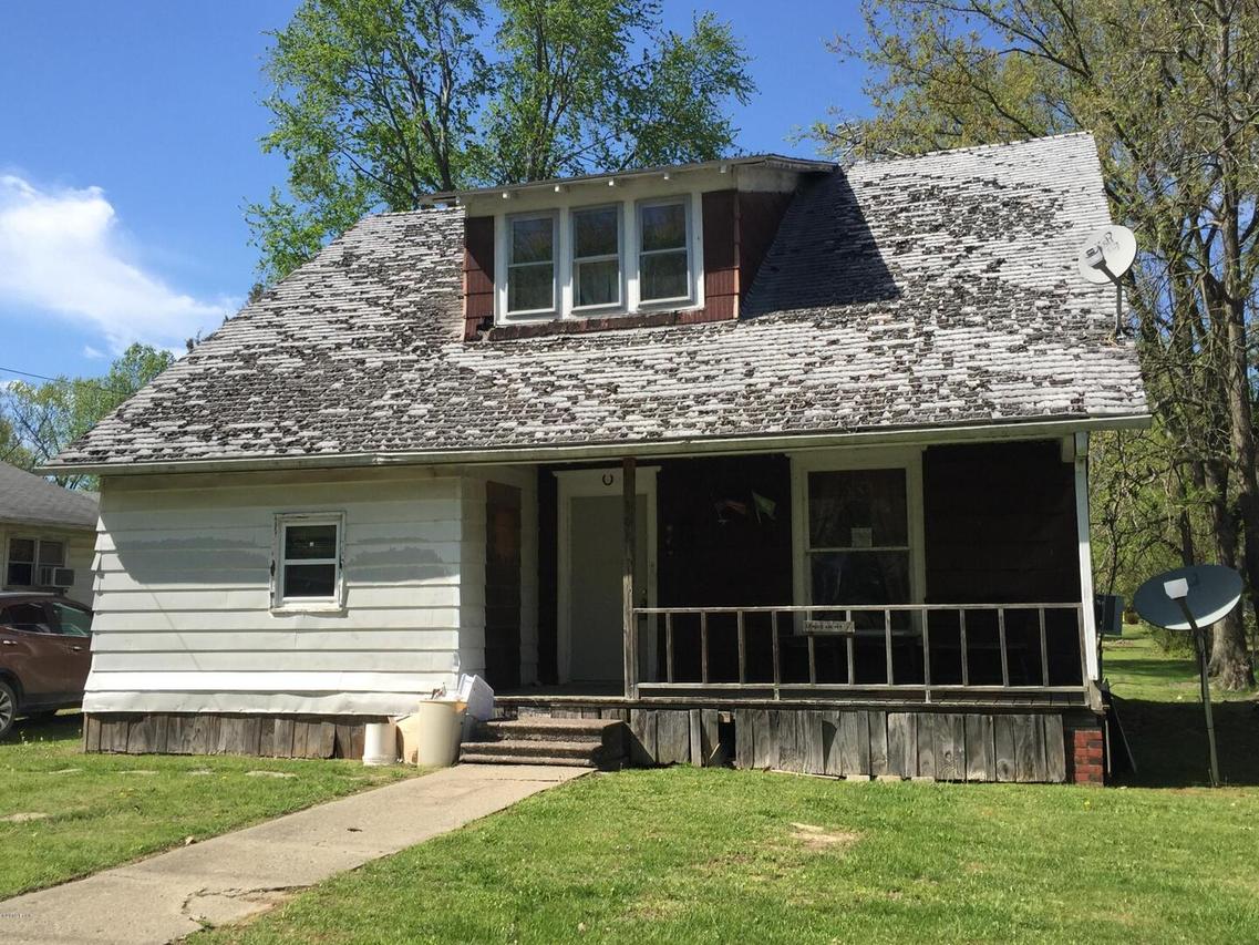 308 W Carpenter St., Mcleansboro, IL 62859