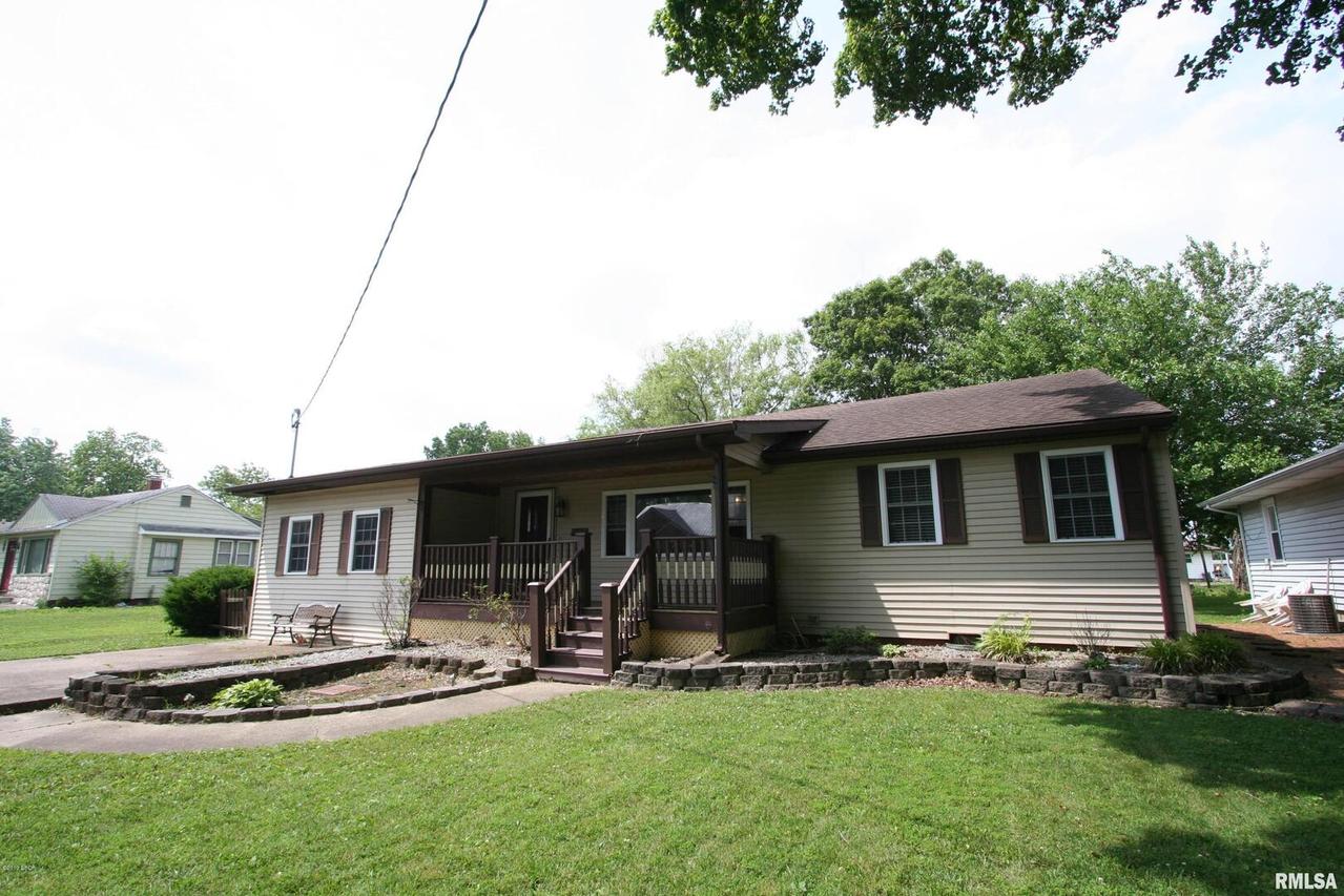 107 Rudolph St., Crossville, IL 62827