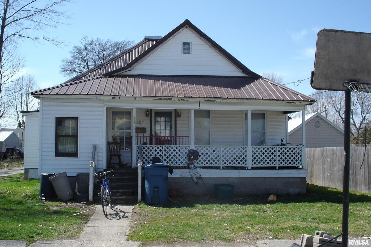 307 N Buchanan St., Benton, IL 62812