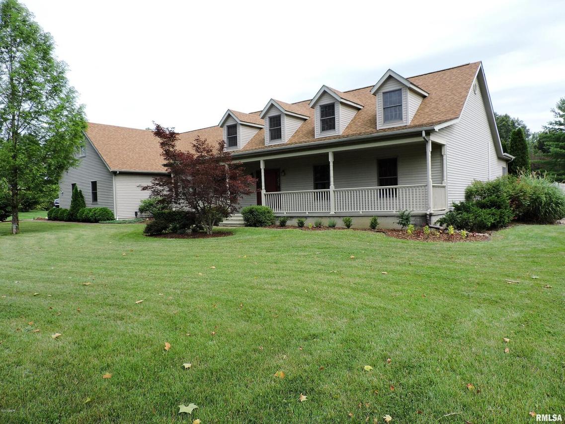 300 Arbor Dr., Carterville, IL 62918