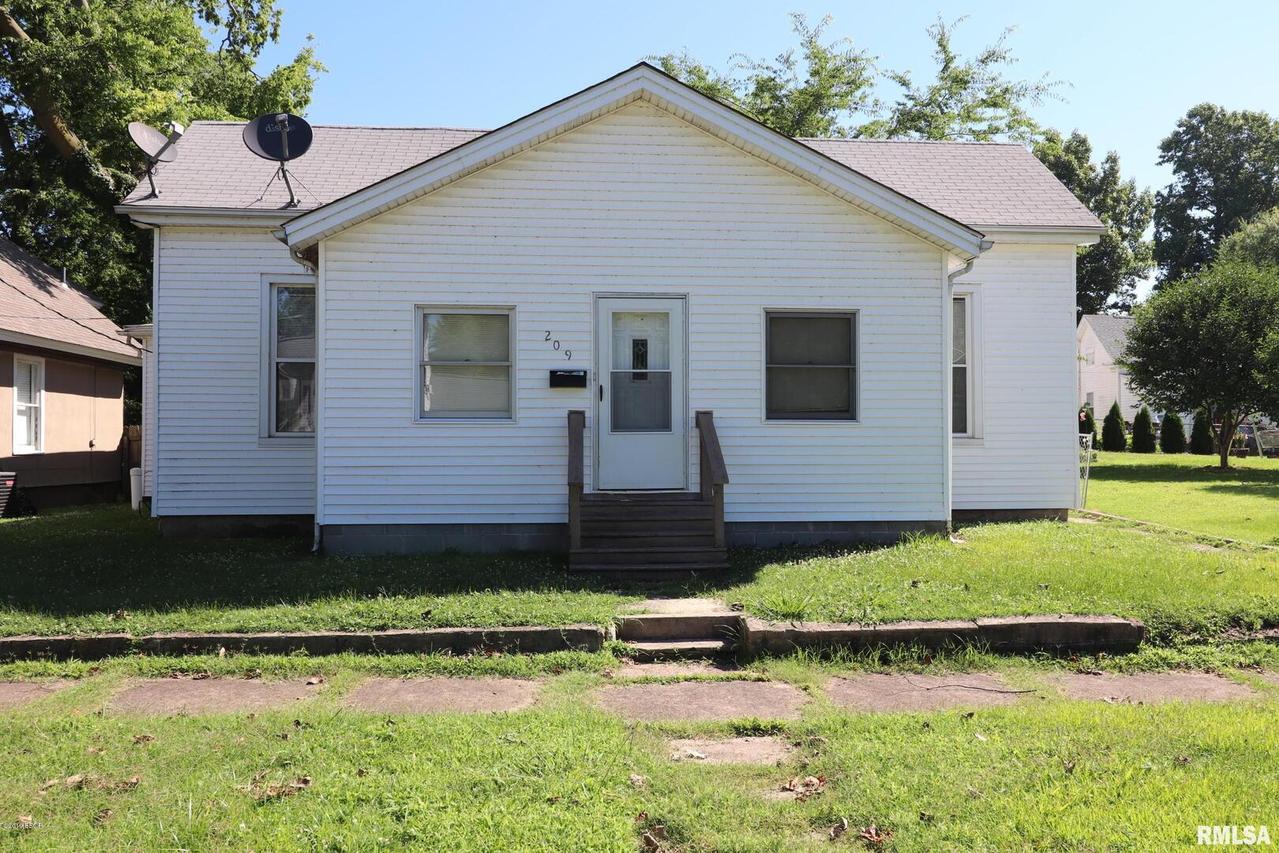 209 E 6th St., Metropolis, IL 62960