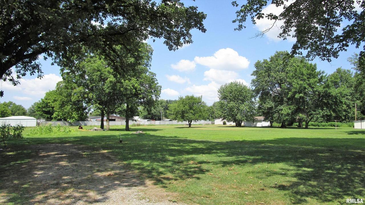 342 S Elm St., Flora, IL 62839