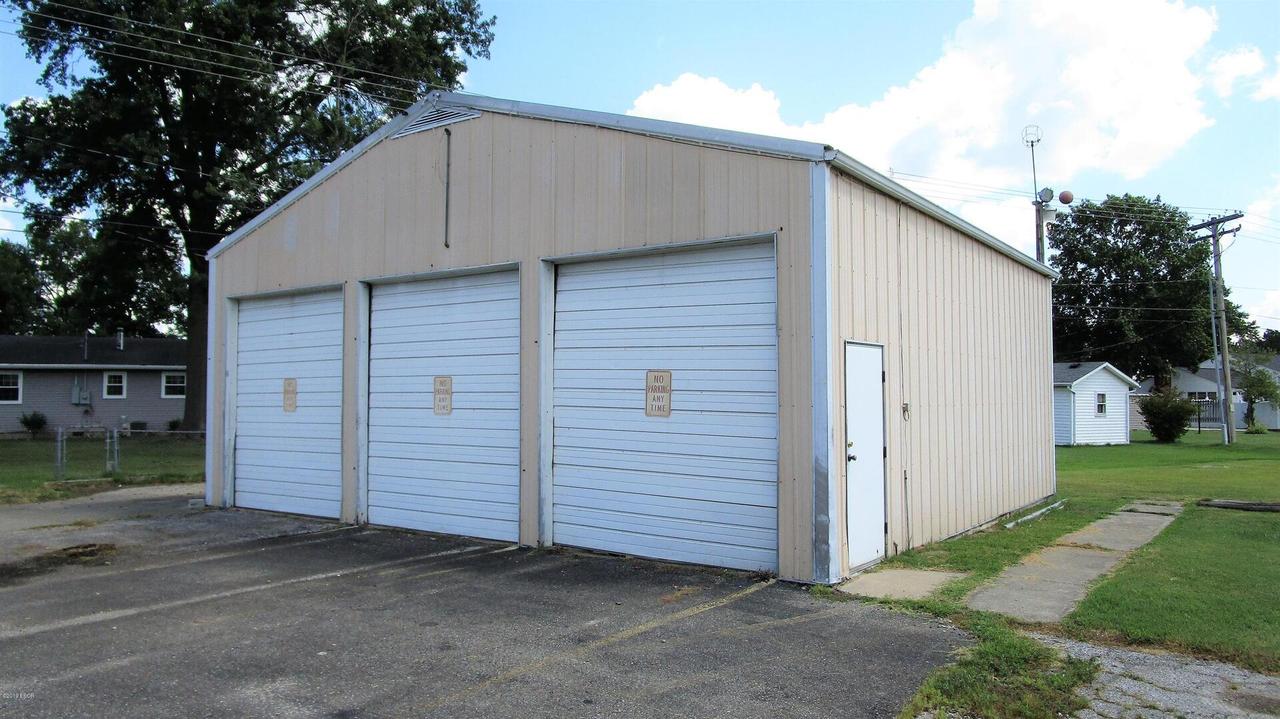 700 N Mill St., Flora, IL 62839