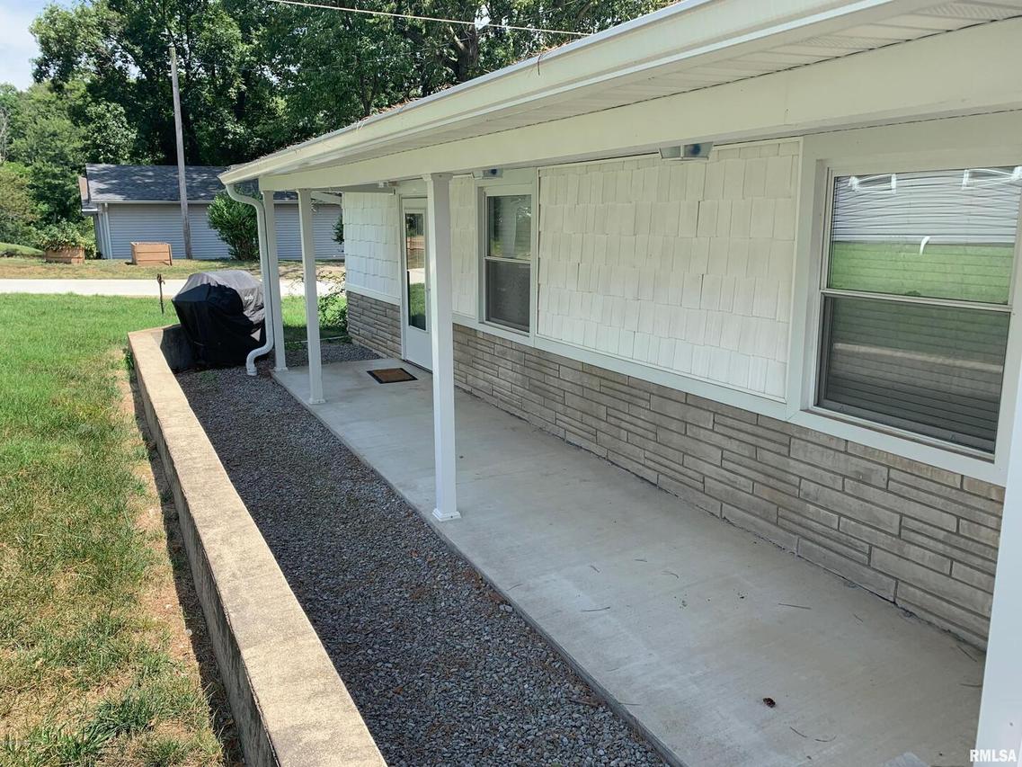 14 Lake Shore Dr., Benton, IL 62812