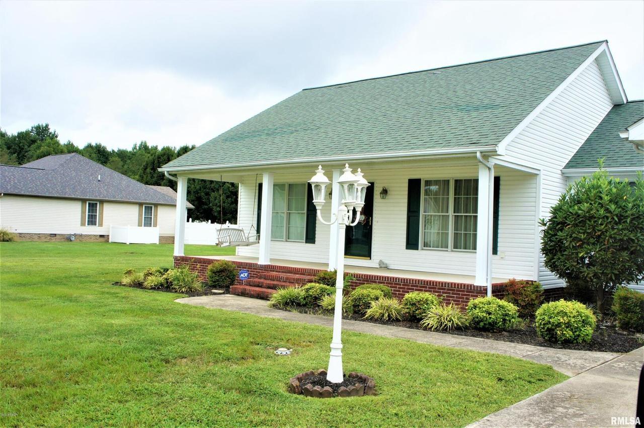 1317 Magnolia Ln., Metropolis, IL 62960