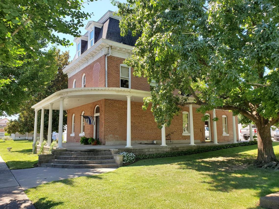 207 N Main St., Pinckneyville, IL 62274