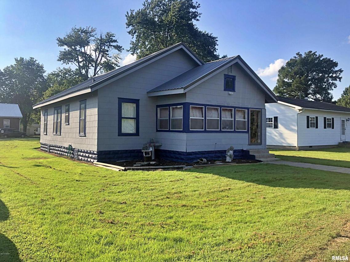 6694 Reevesville Rd., Grantsburg, IL 62943