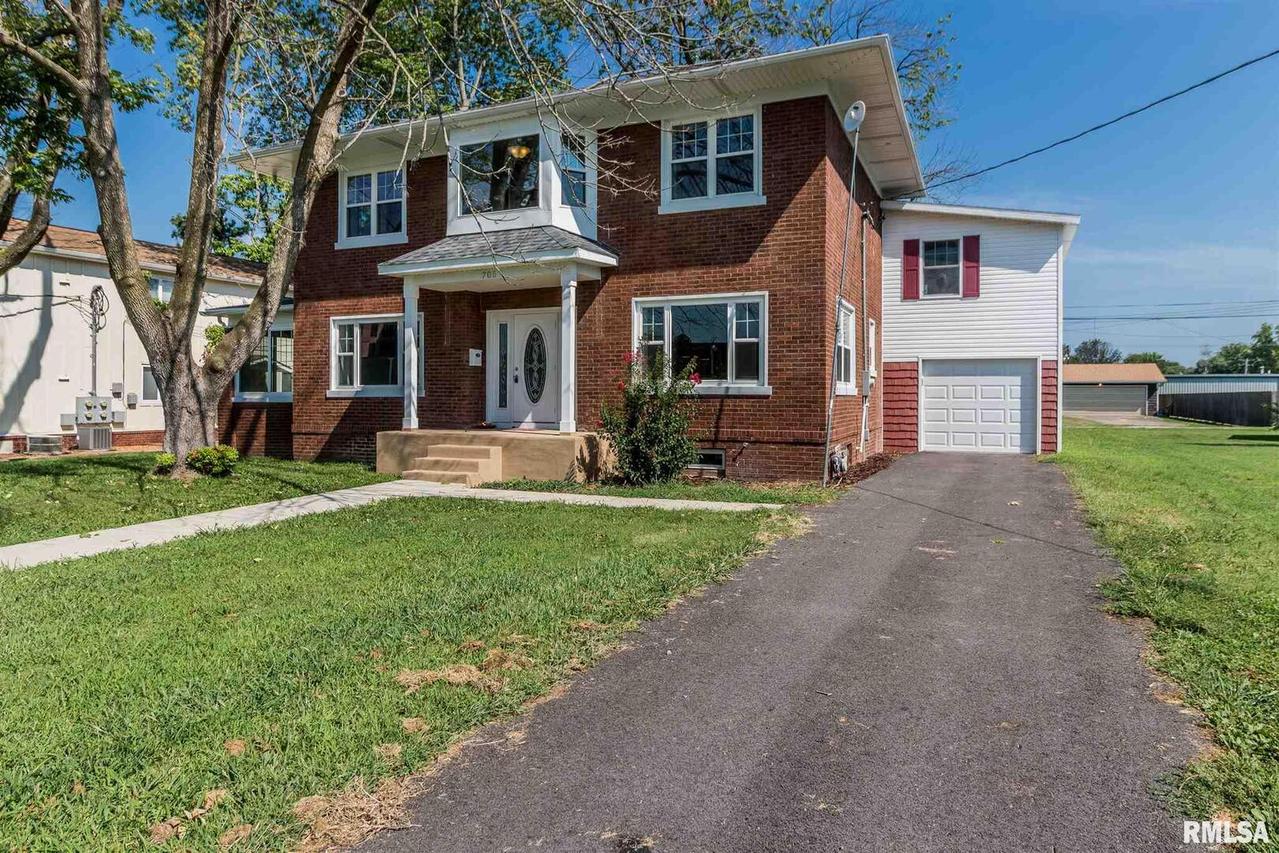 705 E Poplar St., West Frankfort, IL 62896