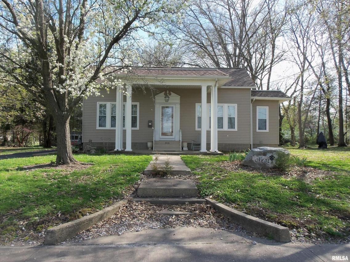 614 E Main St., Benton, IL 62812