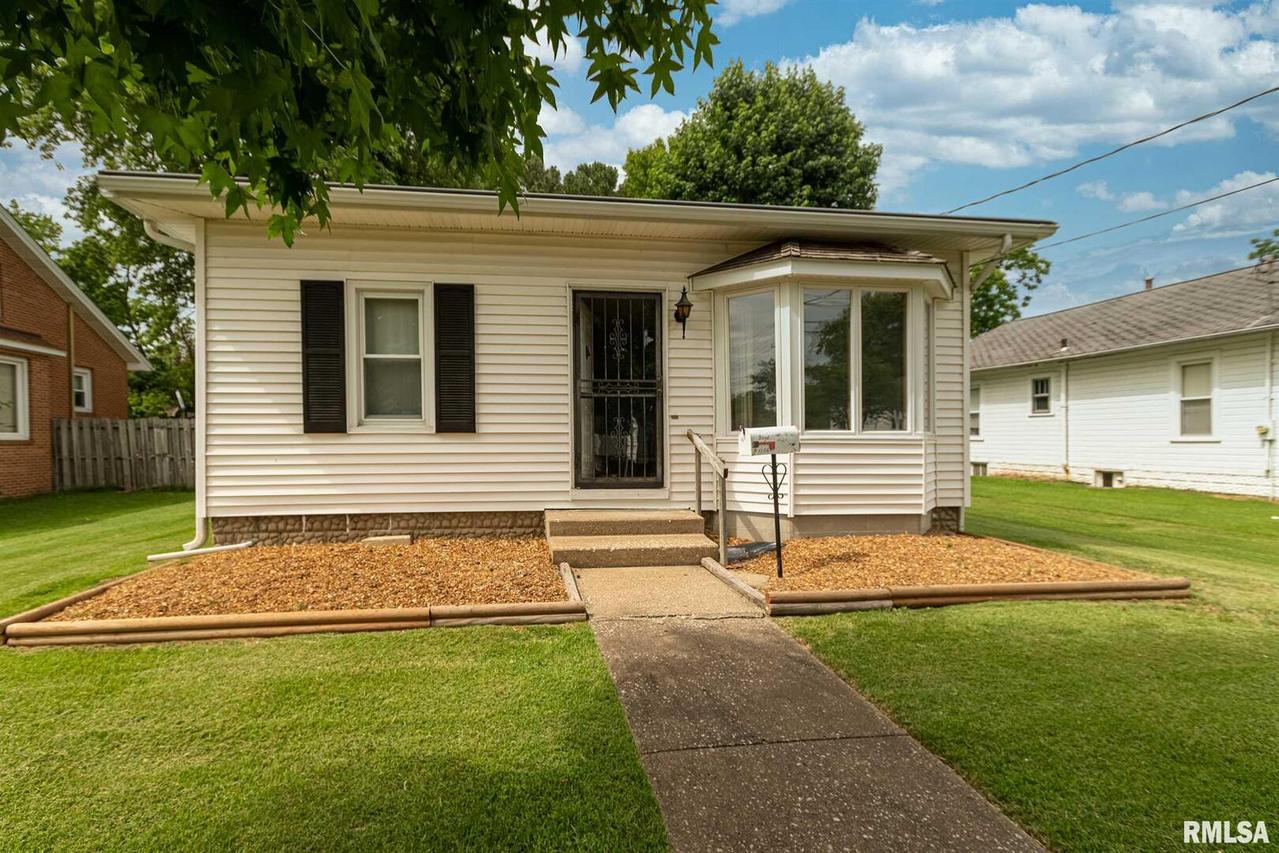 1106 W White St., Marion, IL 62959