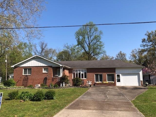 400 E Roosevelt Ave., Duquoin, IL 62832