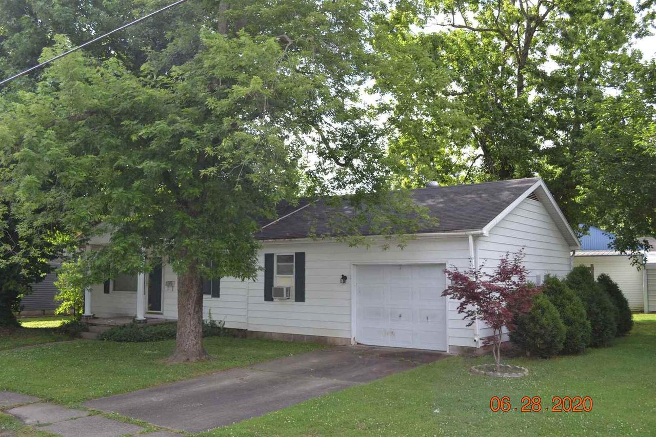 2 Grant St., Herrin, IL 62948