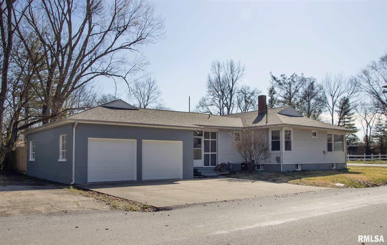 916 W Linden St., Carbondale, IL 62901