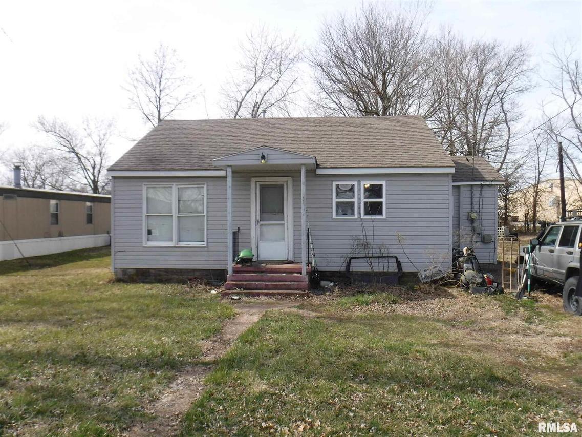 1237 S Franklin St., Salem, IL 62881