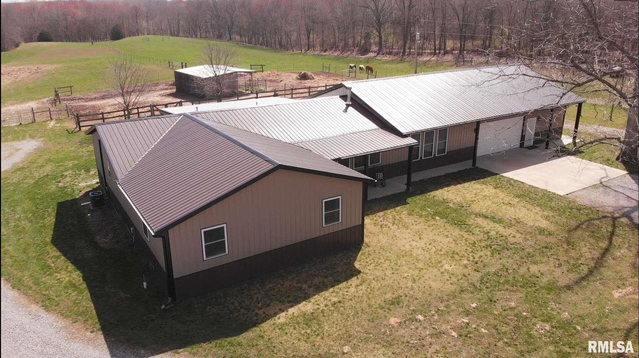 2106 County Rd 490 E, Xenia, IL 62899