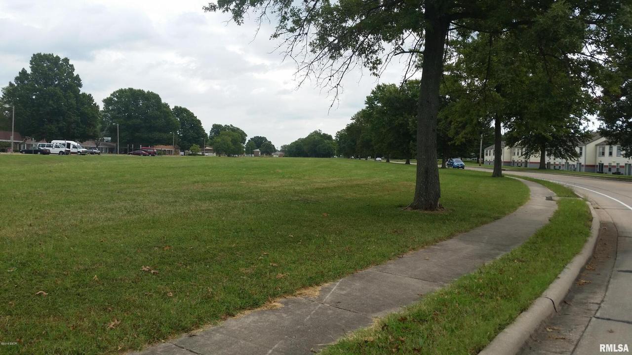 000 E College, Carbondale, IL 62901