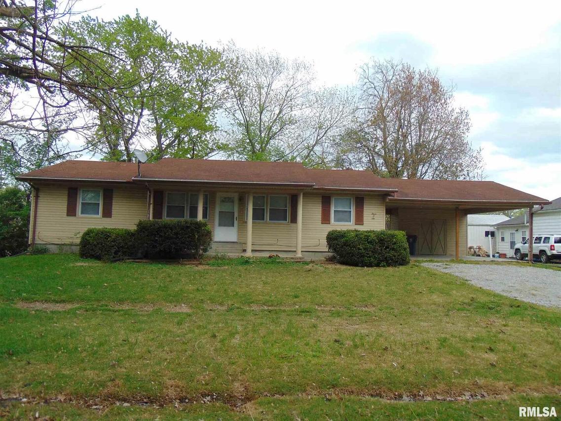 306 N 6th St., Elkville, IL 62932