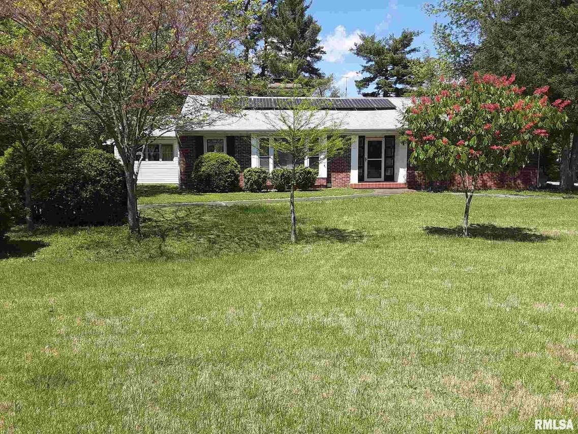 1200 W Sycamore St., Carbondale, IL 62901