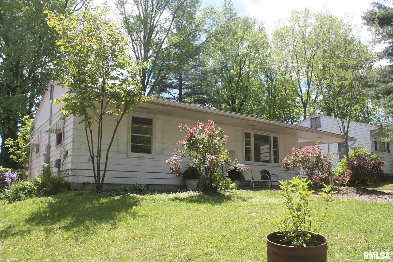 1303 W Schwartz St., Carbondale, IL 62901