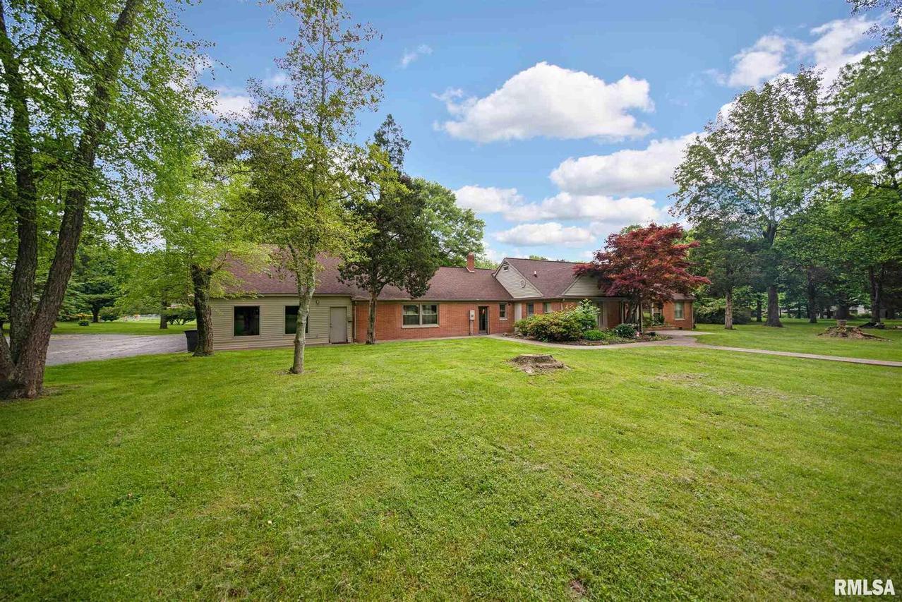 221 Kane Dr., Herrin, IL 62948