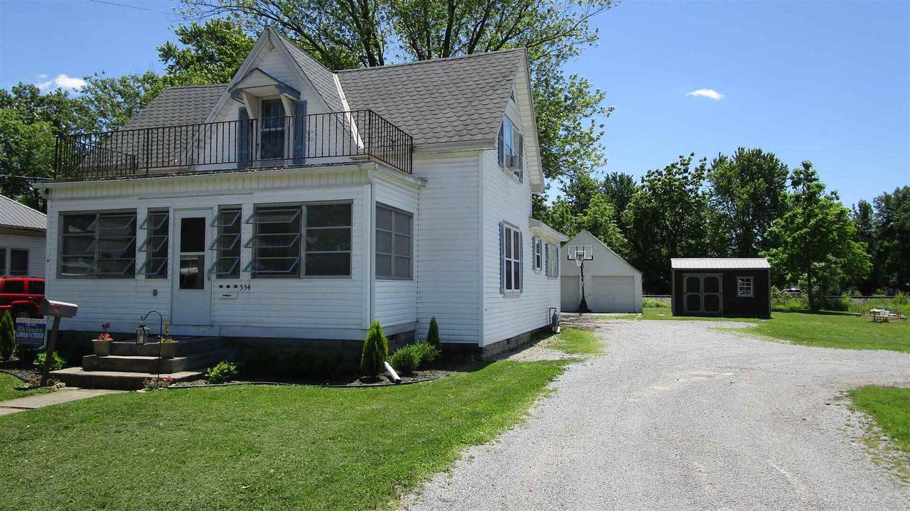 554 E North Ave., Flora, IL 62839