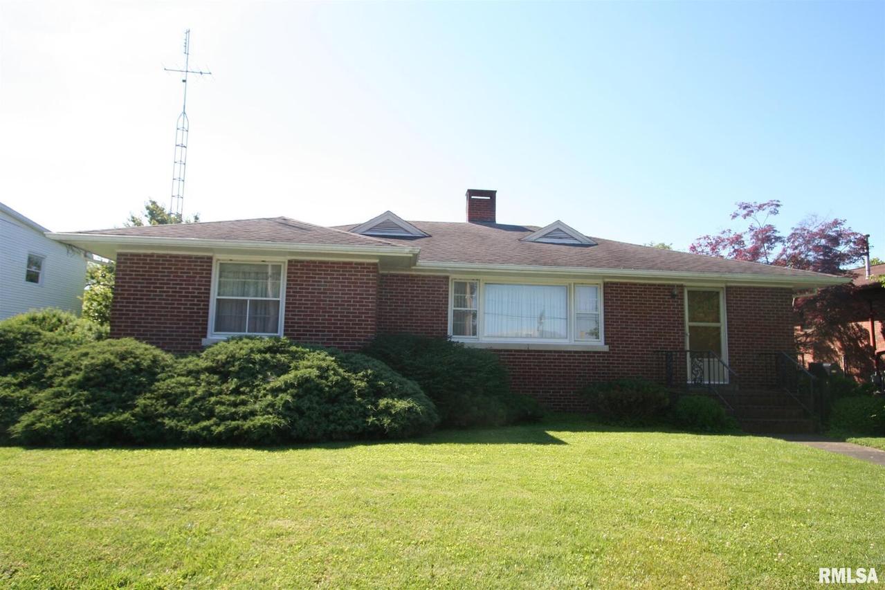 315 W Robinson St., Carmi, IL 62821