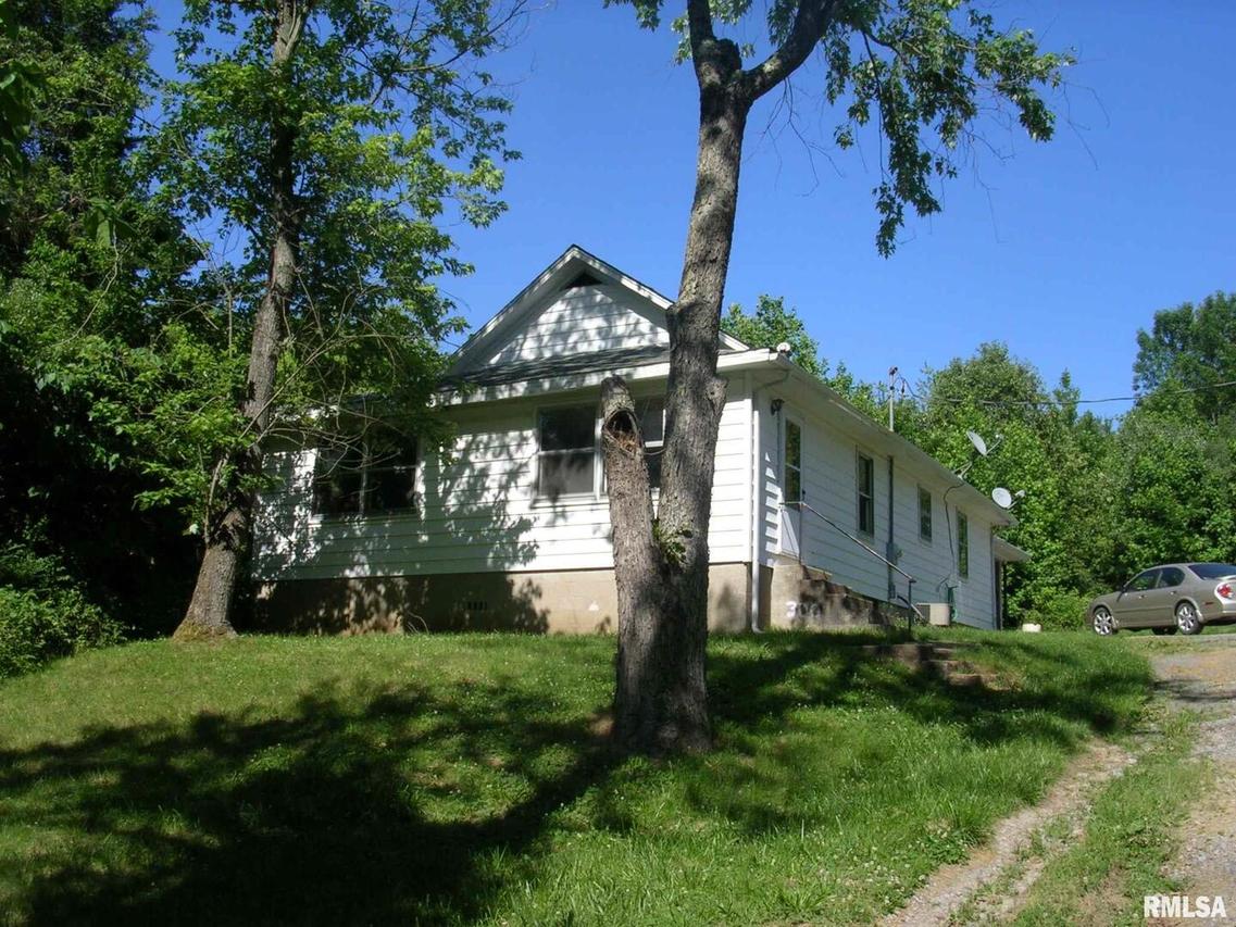 300 S 1st St., Vienna, IL 62995