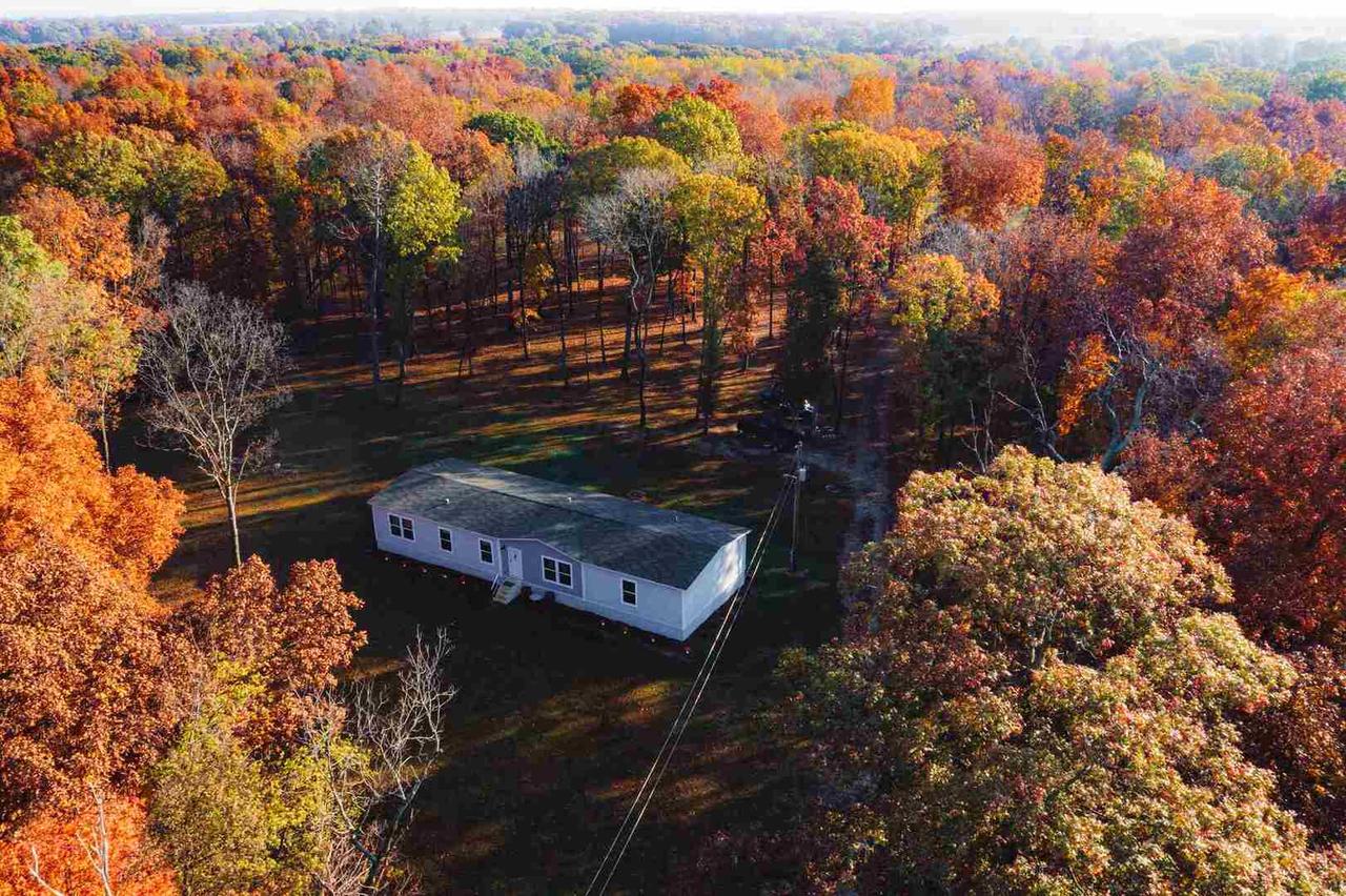 8272 Sinclair Rd., Kinmundy, IL 62854