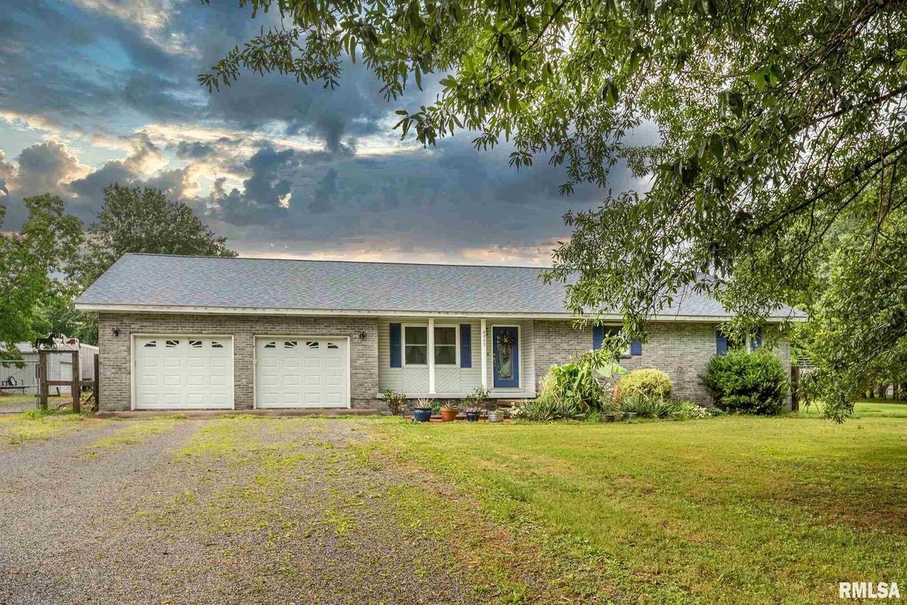 8269 Knox Rd., West Frankfort, IL 62896