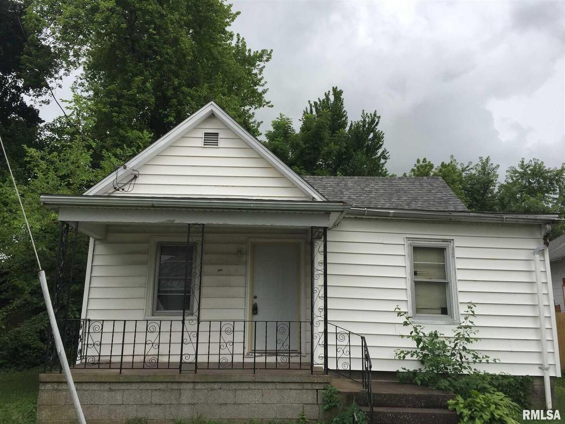 305 E College St., Marion, IL 62959