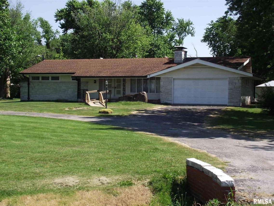 124 American Way, Duquoin, IL 52832