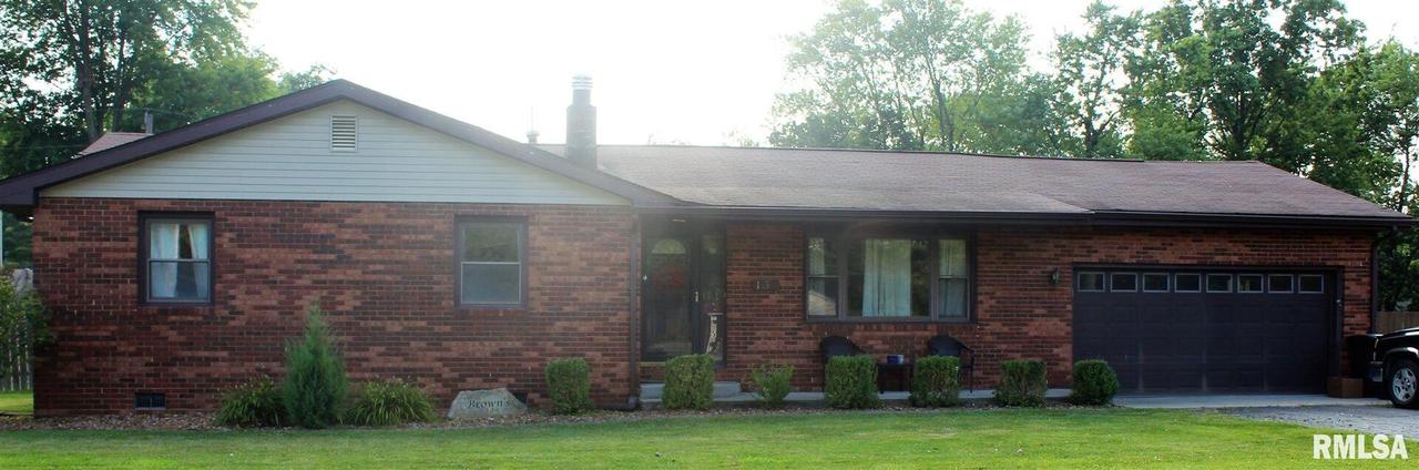 1737 N Broadway St., Salem, IL 62881