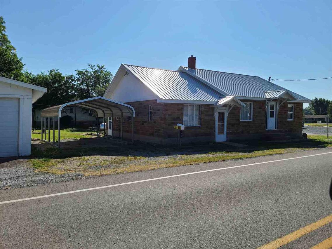 280 Chestnut St., Stonefort, IL 62987