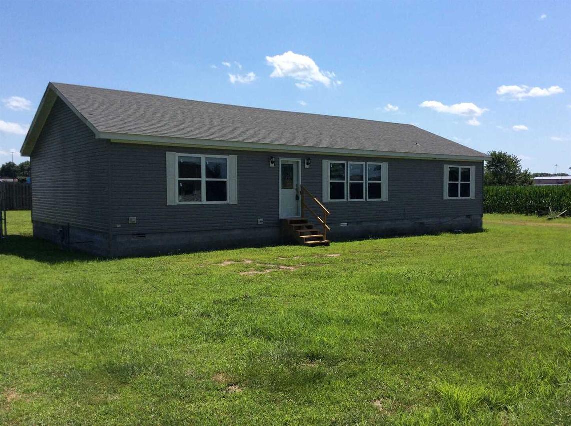 105 S Lakeview Dr., Ina, IL 62846